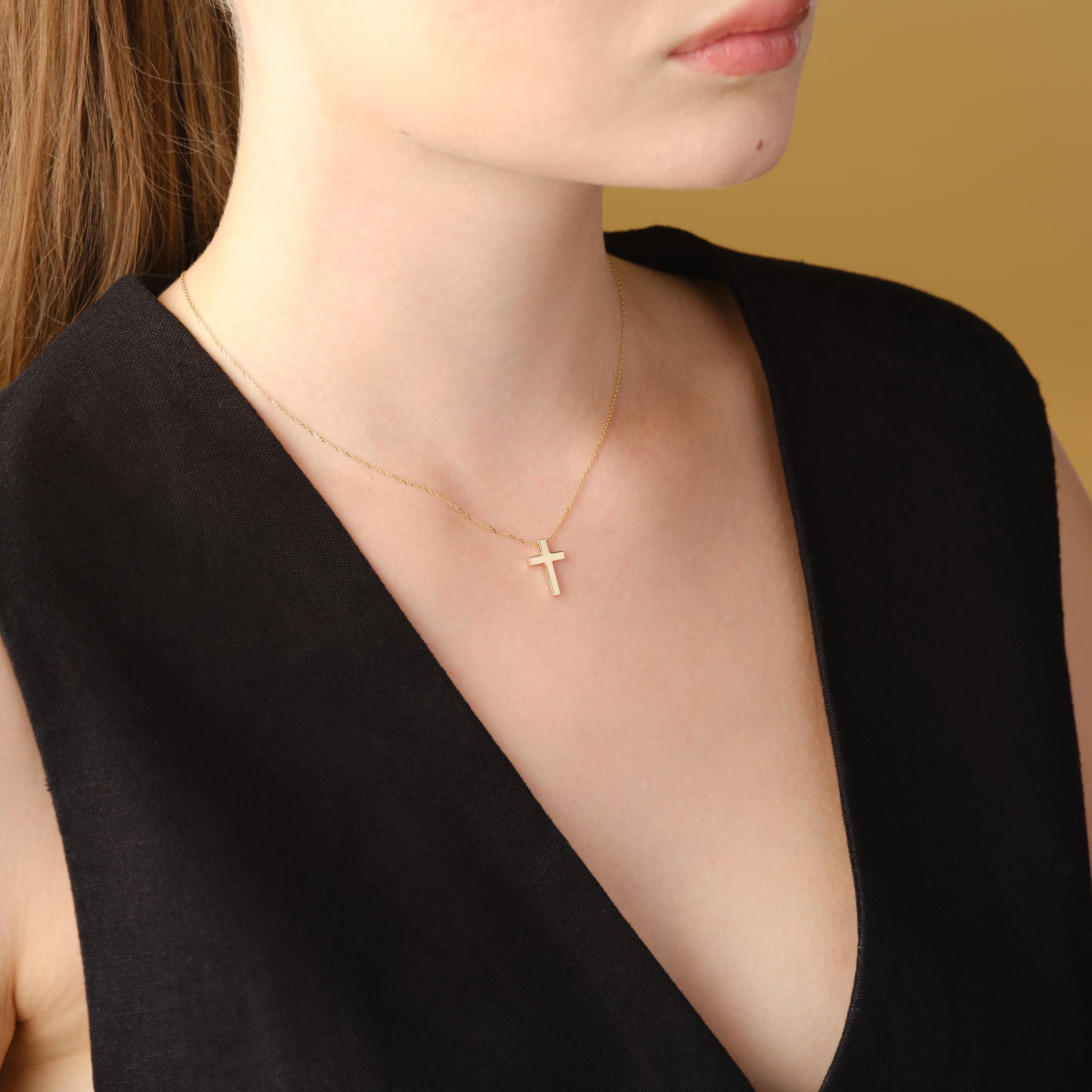 minimalist necklace cross