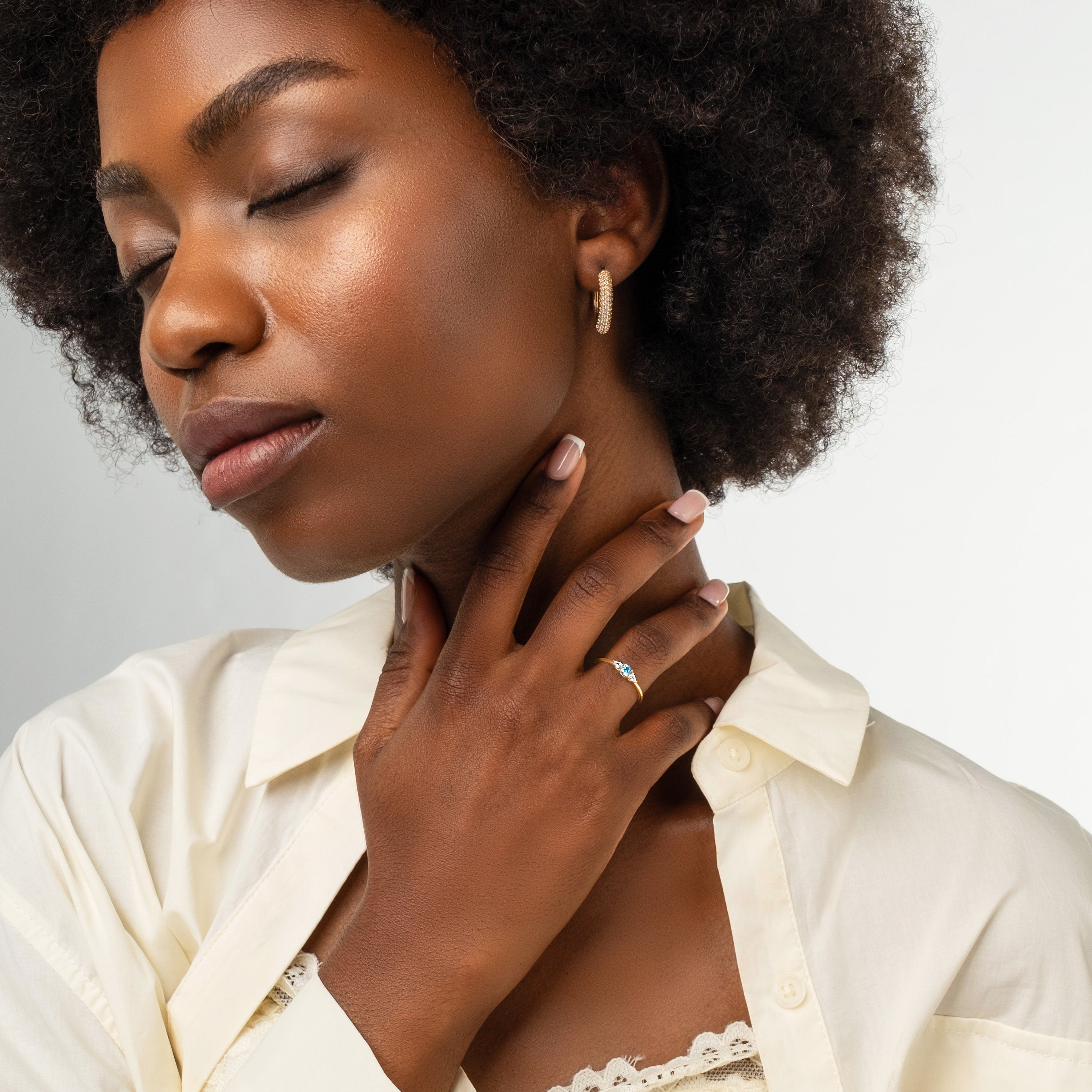 Blue Topaz Ring – Dainty Solid Gold Band