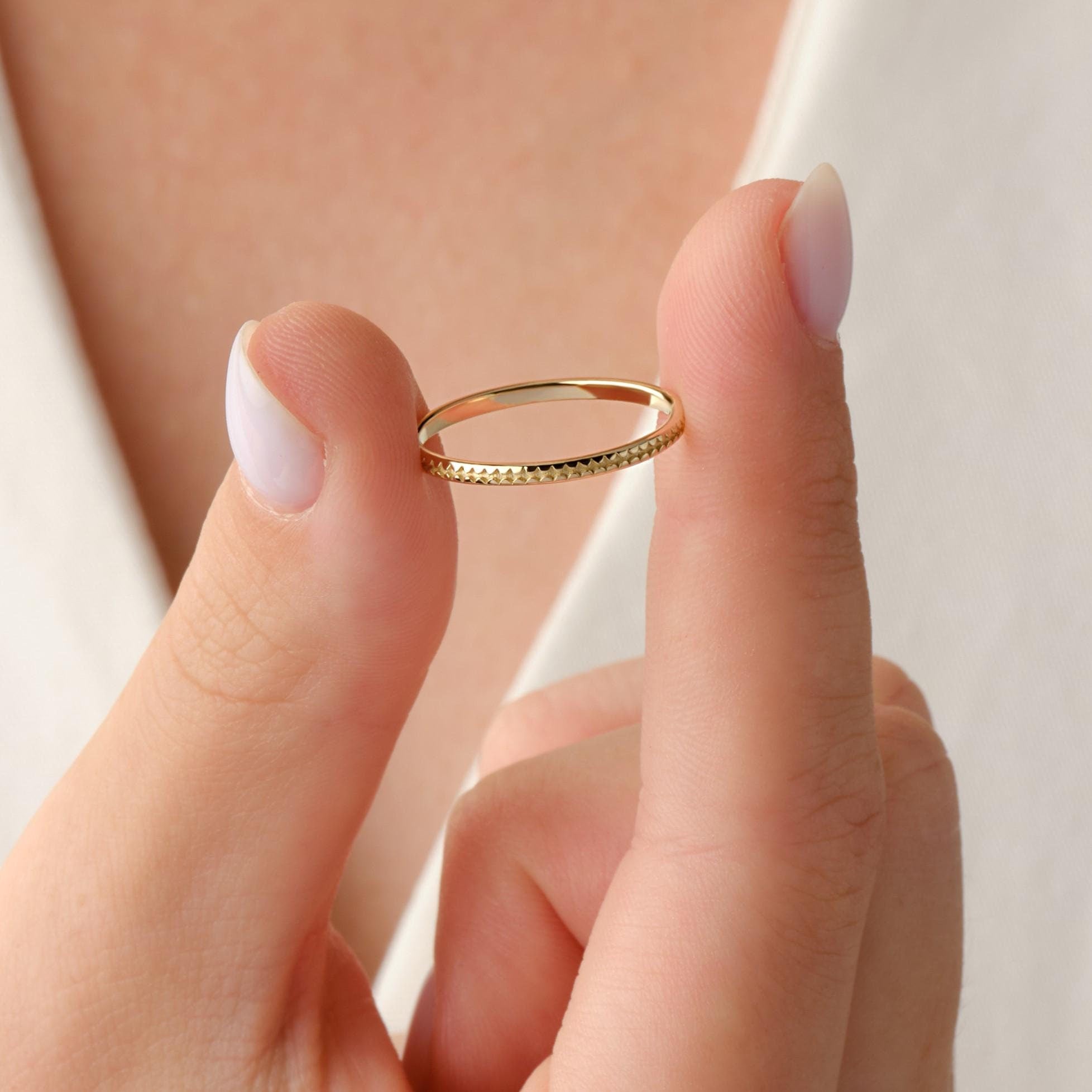 18K Gold Wedding Band Thin Solid Gold Ring