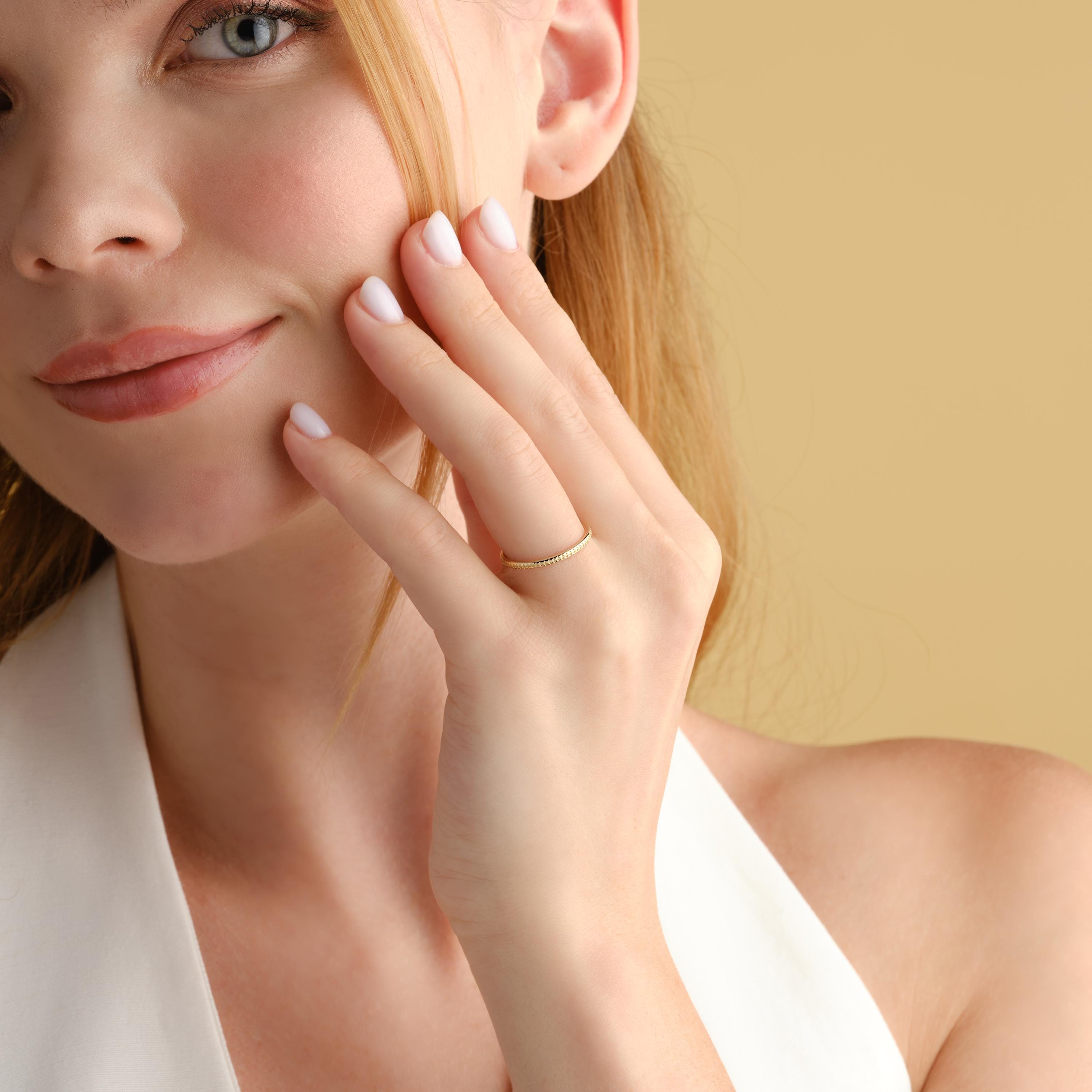 18K Gold Wedding Band Thin Solid Gold Ring