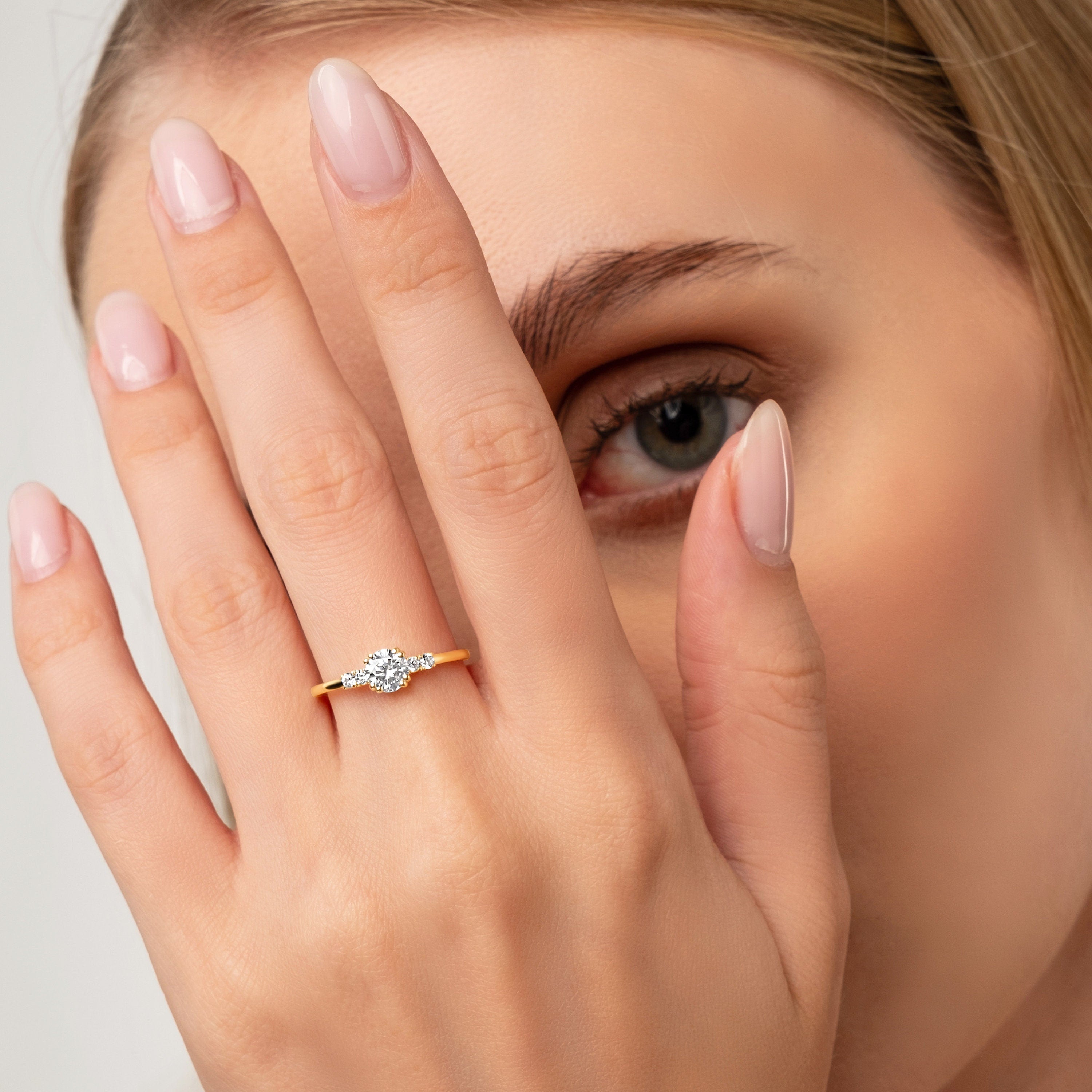 Round Cut Diamond Ring