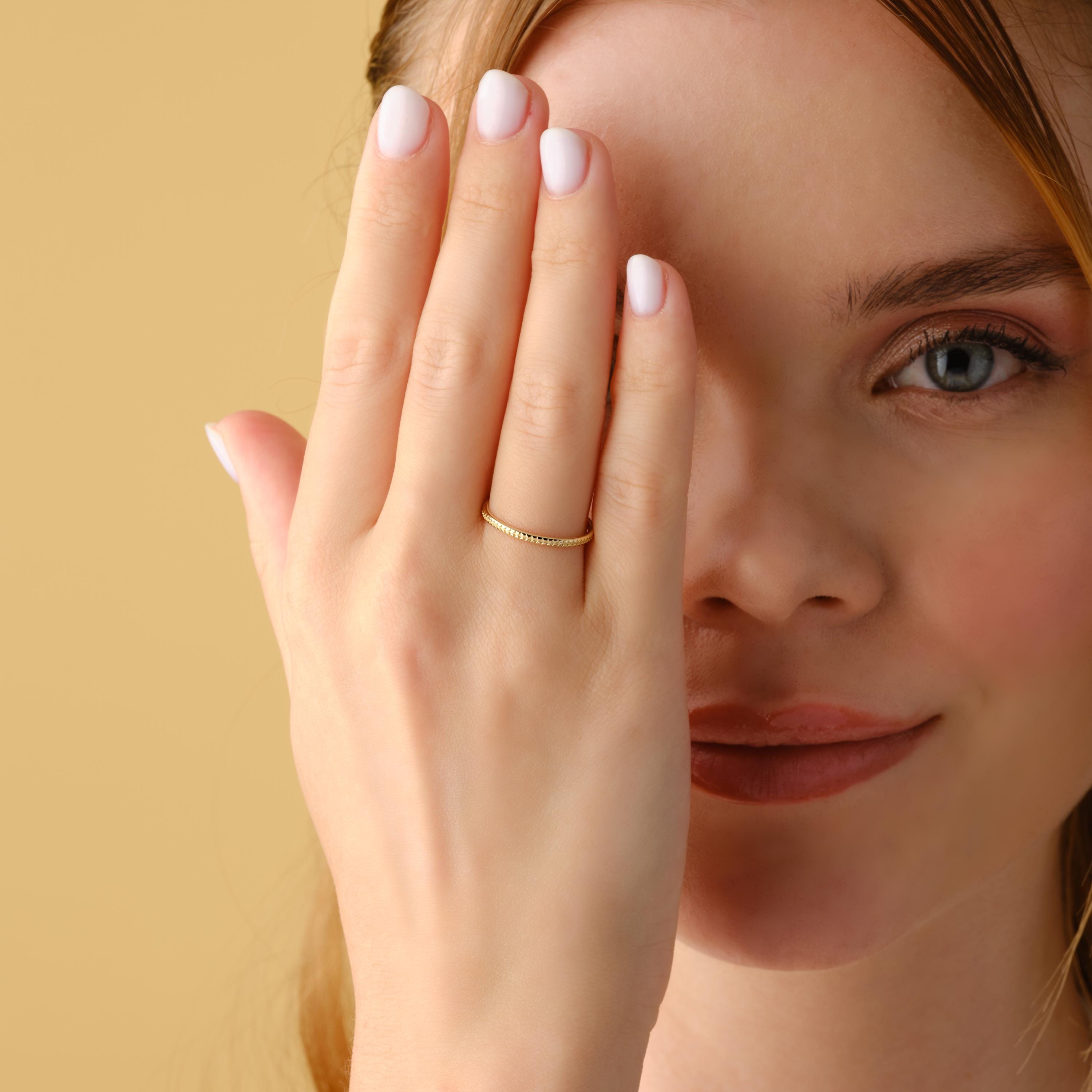 18K Gold Wedding Band Thin Solid Gold Ring