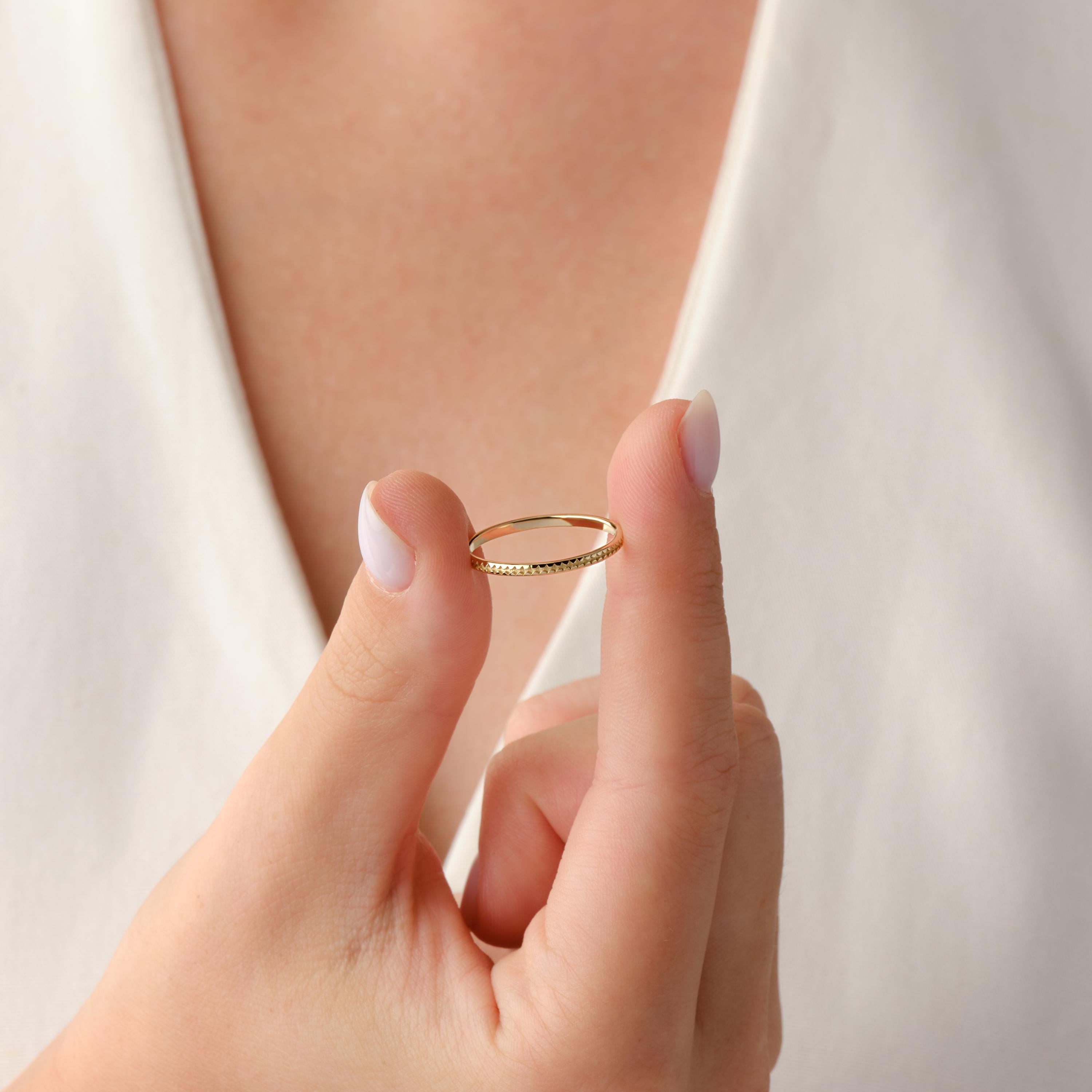 18K Gold Wedding Band Thin Solid Gold Ring