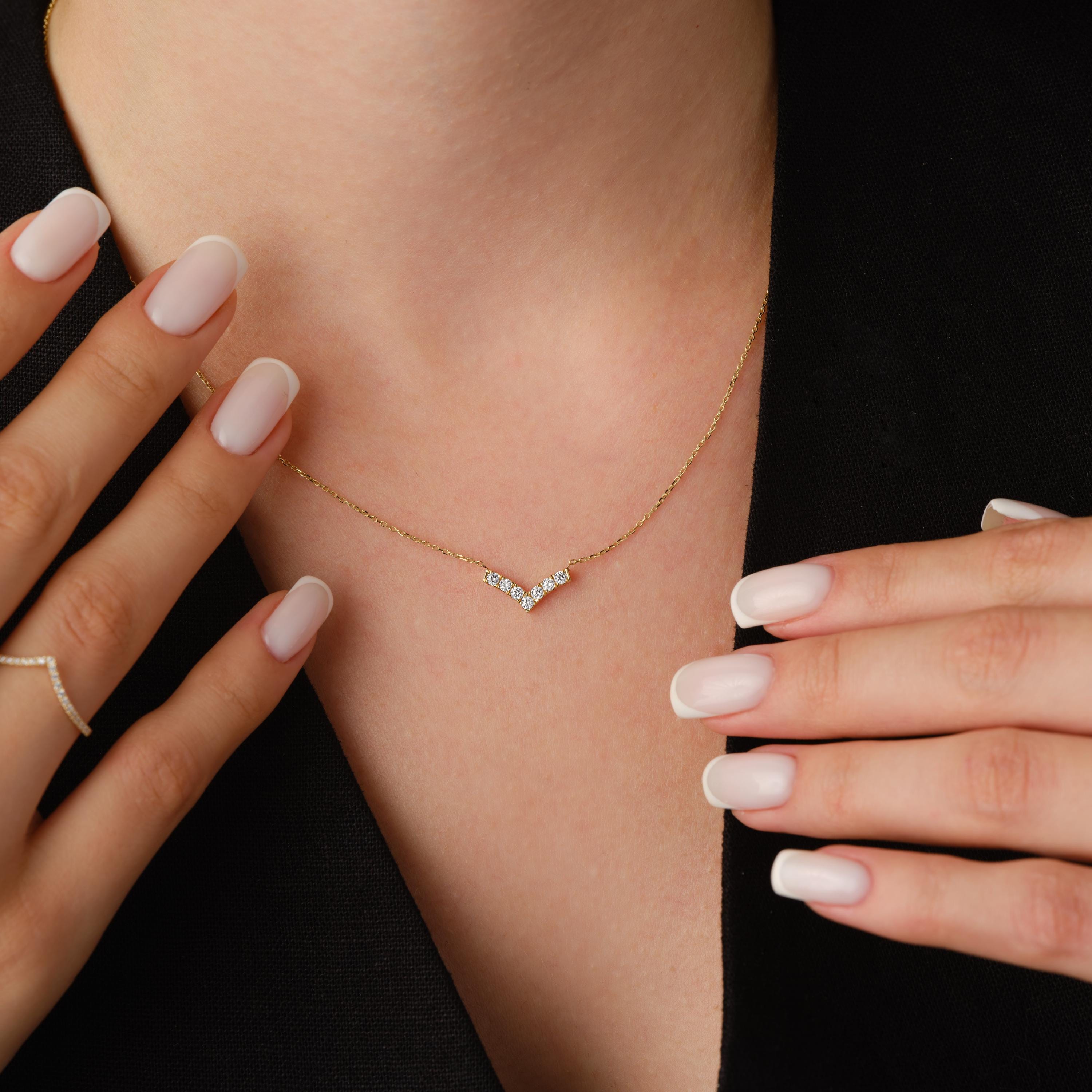 v-shaped diamond pendant necklace