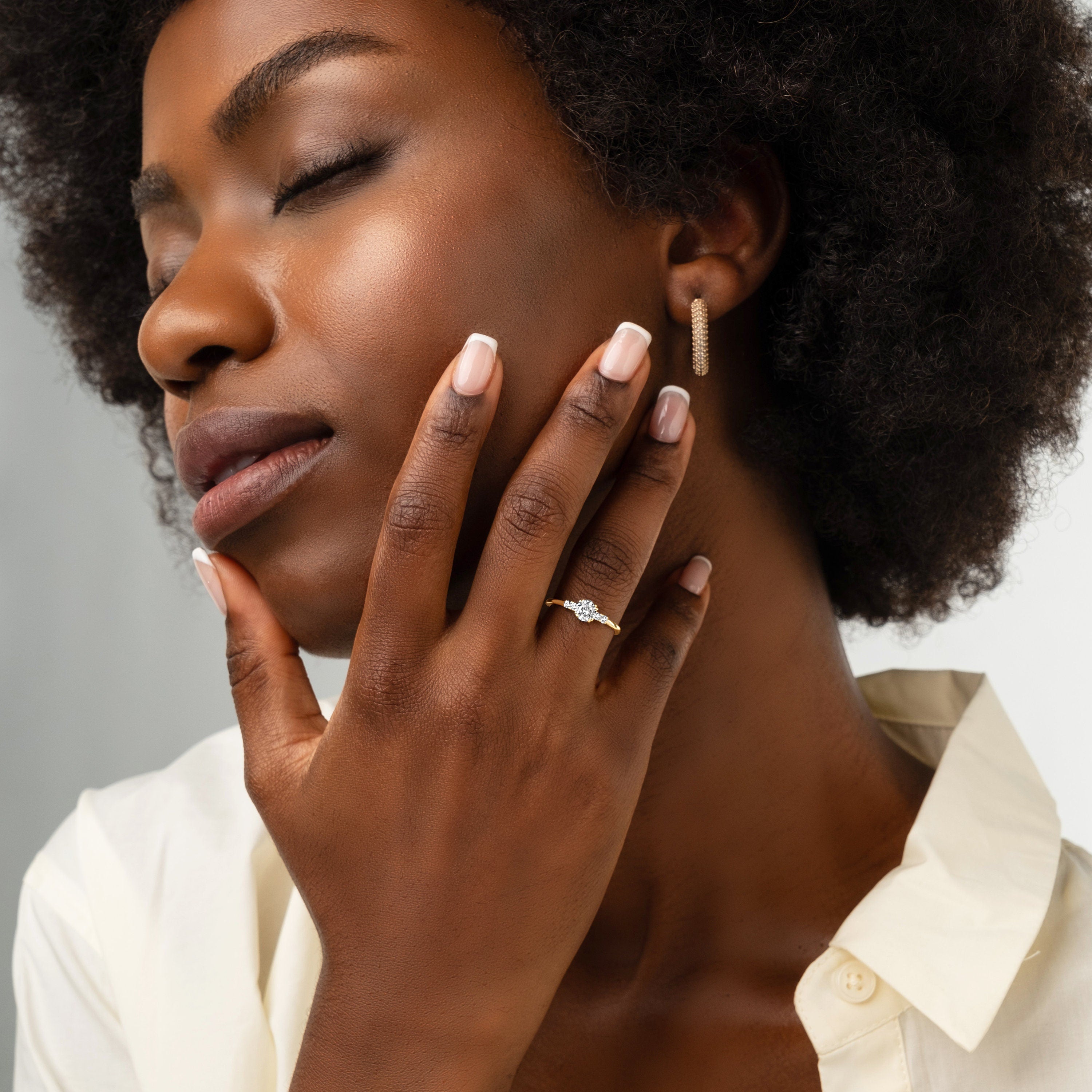 Round Cut Diamond Ring